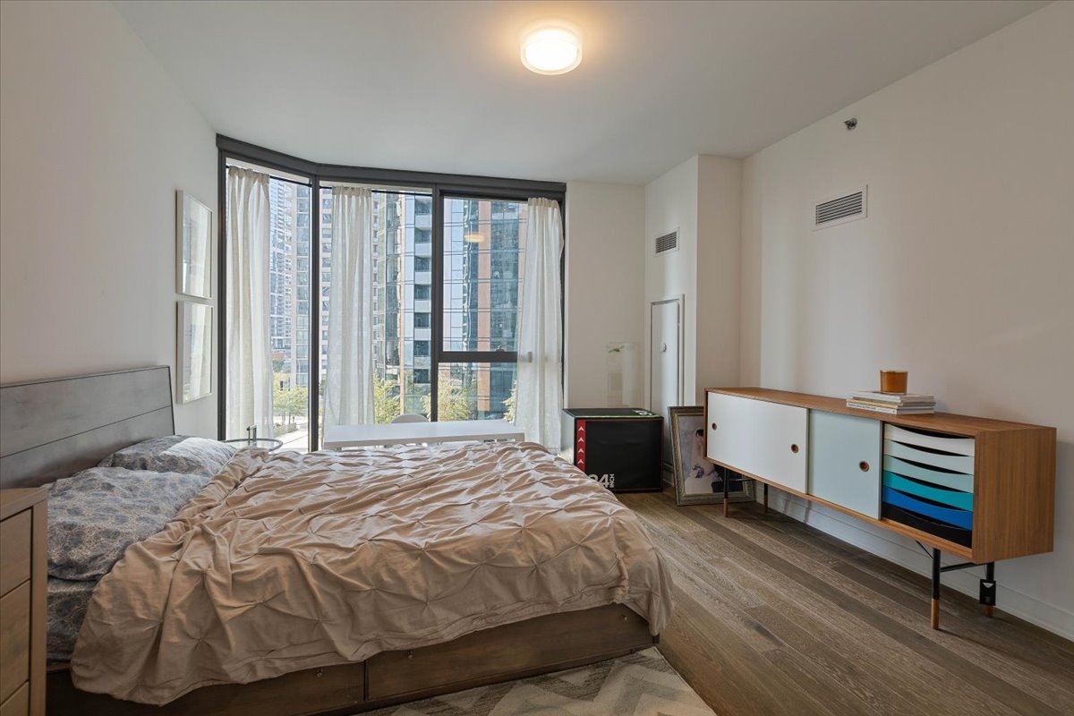 211 N Harbor Drive Unit: 409