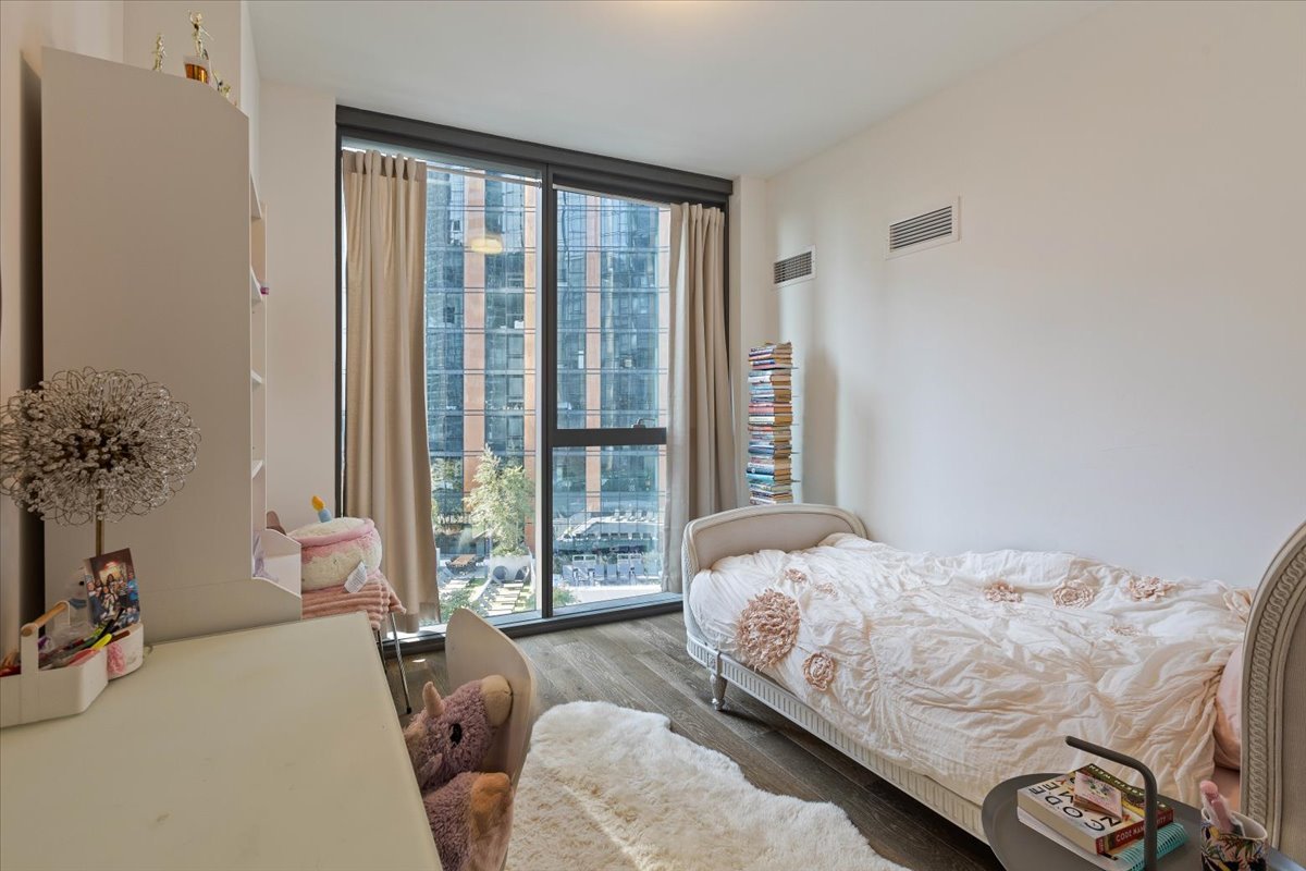 211 N Harbor Drive Unit: 409