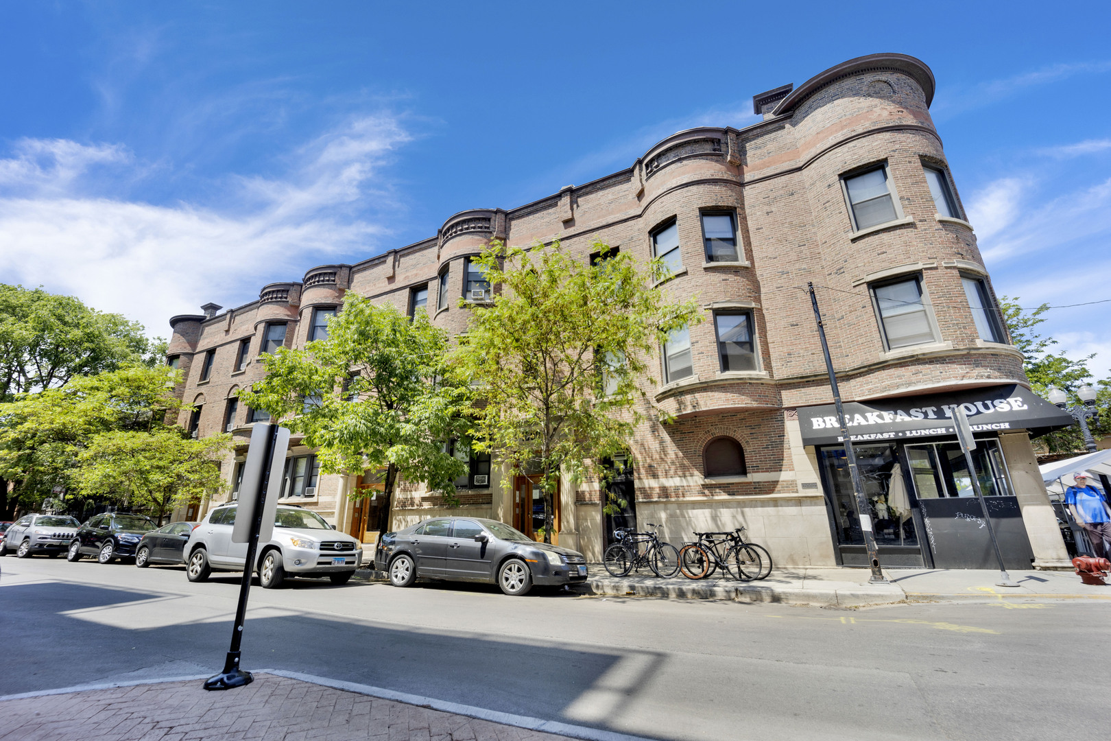 1006 W Dakin Street Unit: 3