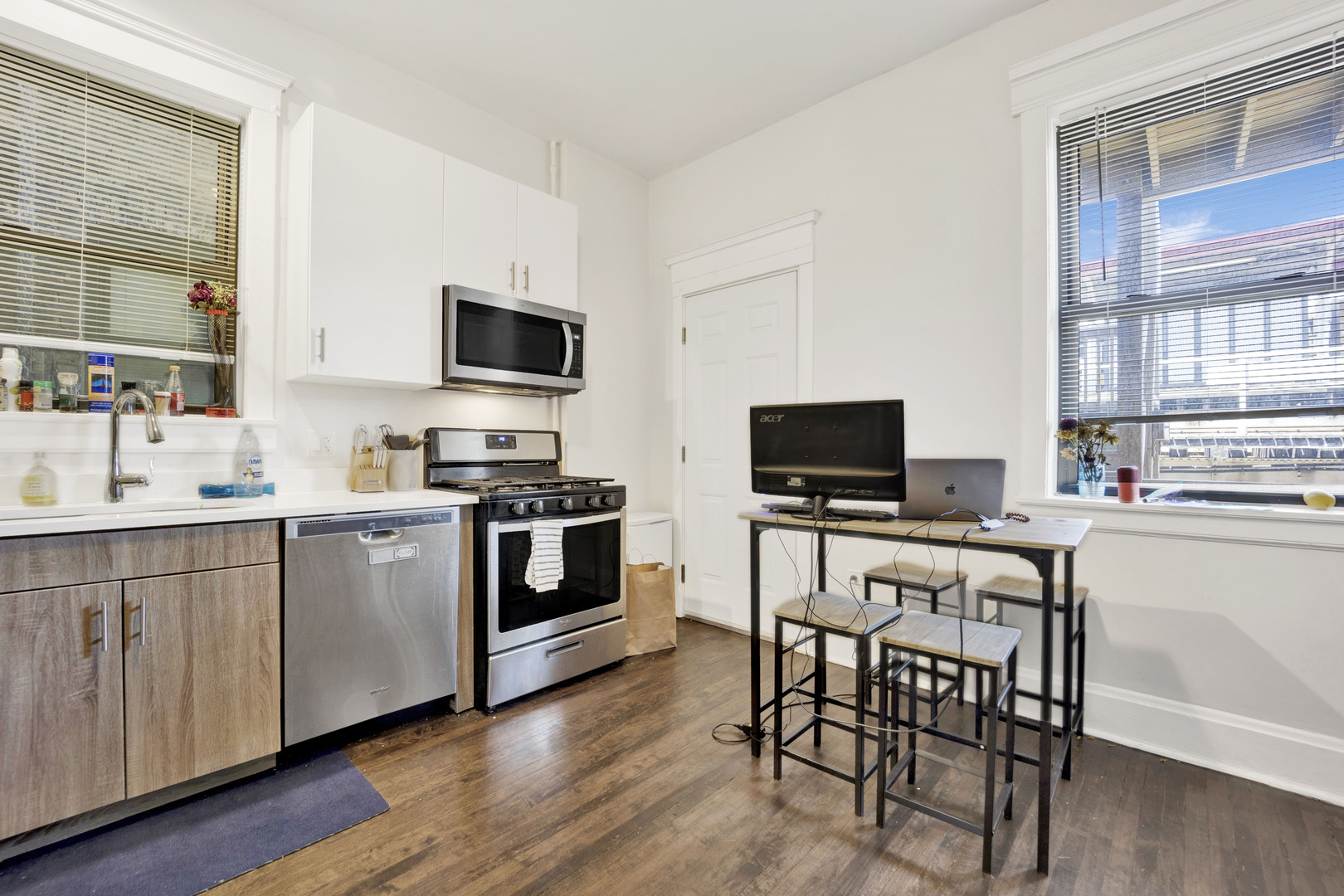 1006 W Dakin Street Unit: 3