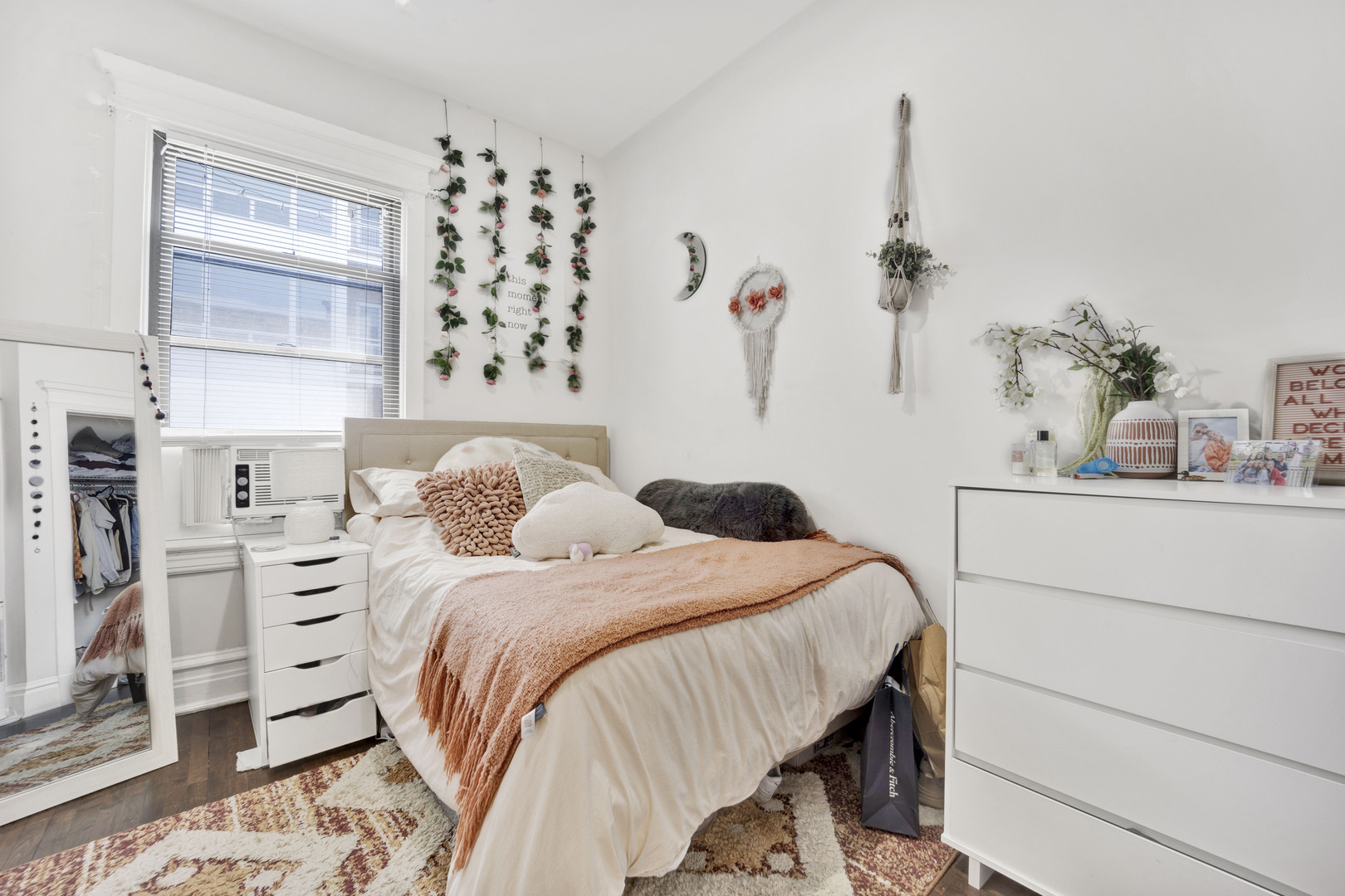 1006 W Dakin Street Unit: 3