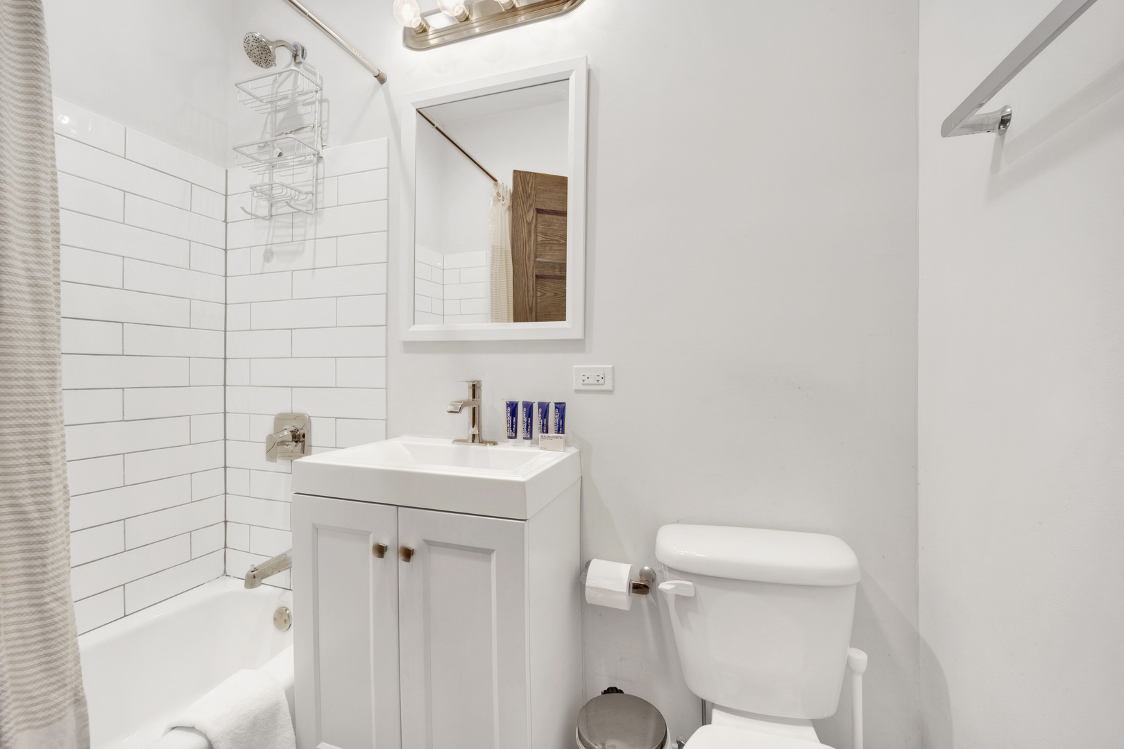 1006 W Dakin Street Unit: 3