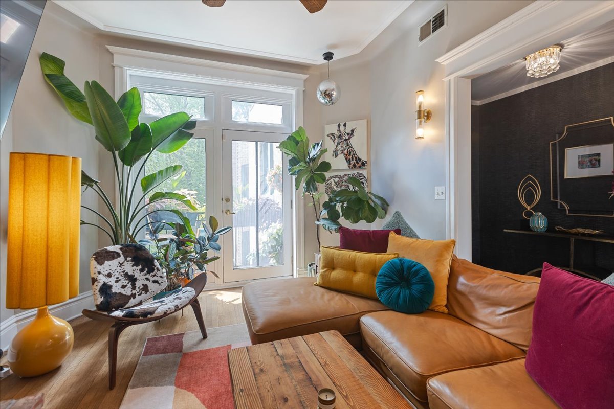 3619 N Wilton Avenue Unit: 3