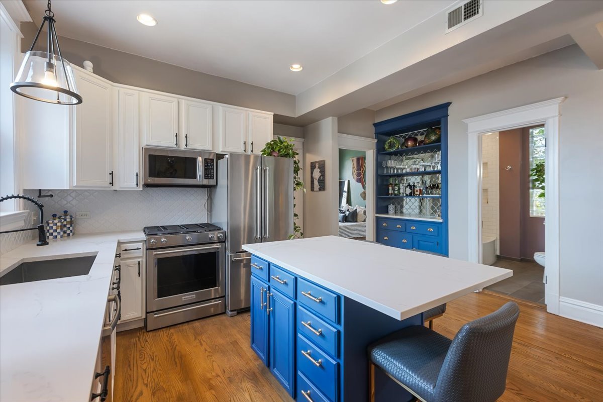 3619 N Wilton Avenue Unit: 3