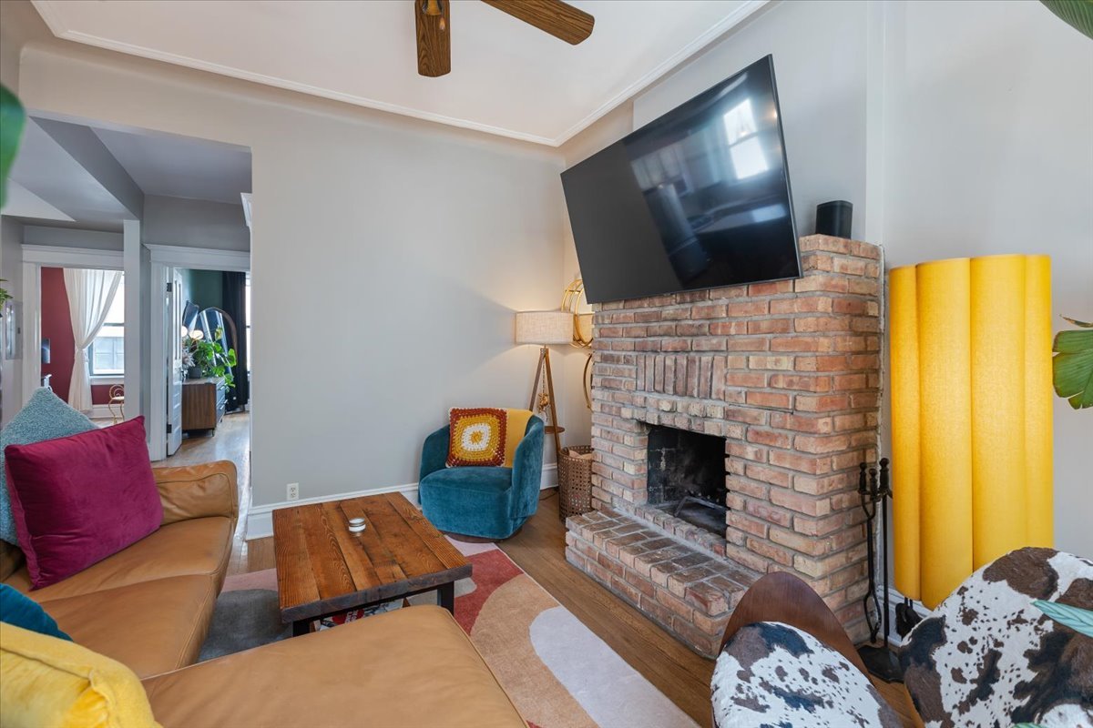 3619 N Wilton Avenue Unit: 3