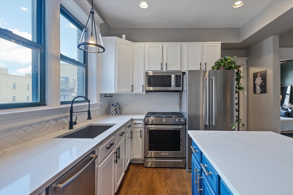 3619 N Wilton Avenue Unit: 3