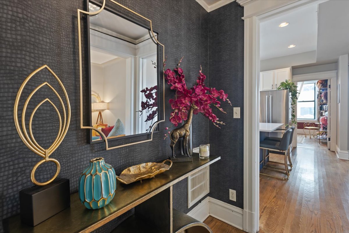 3619 N Wilton Avenue Unit: 3