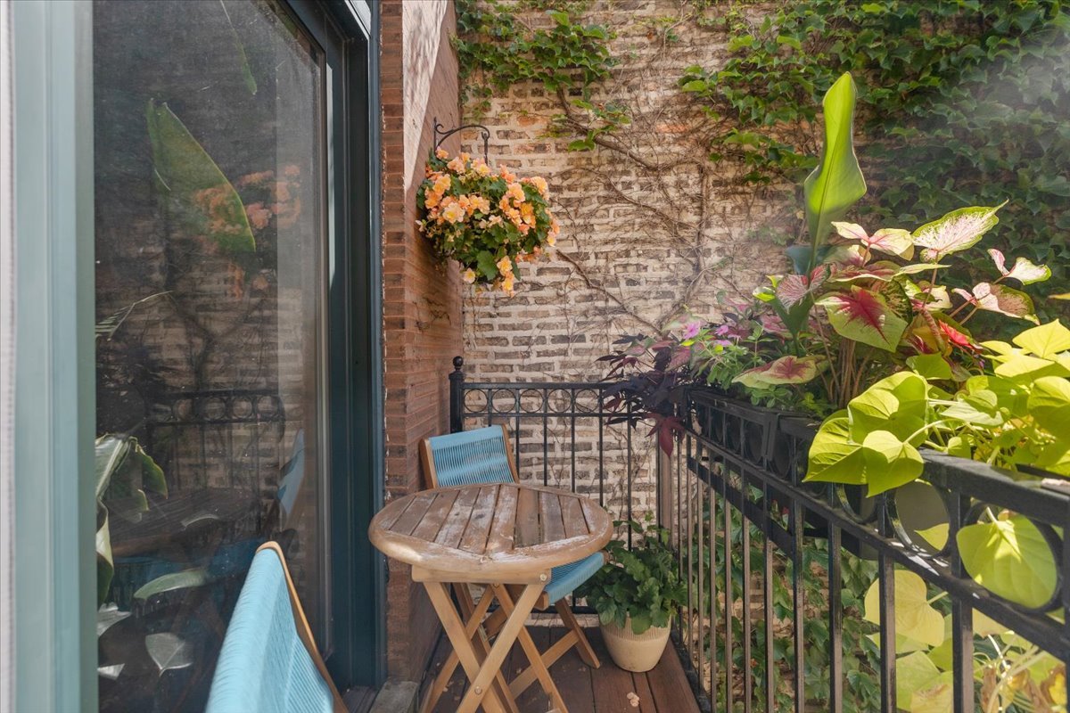 3619 N Wilton Avenue Unit: 3