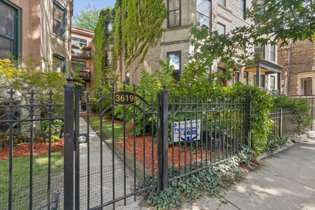 3619 N Wilton Avenue Unit: 3