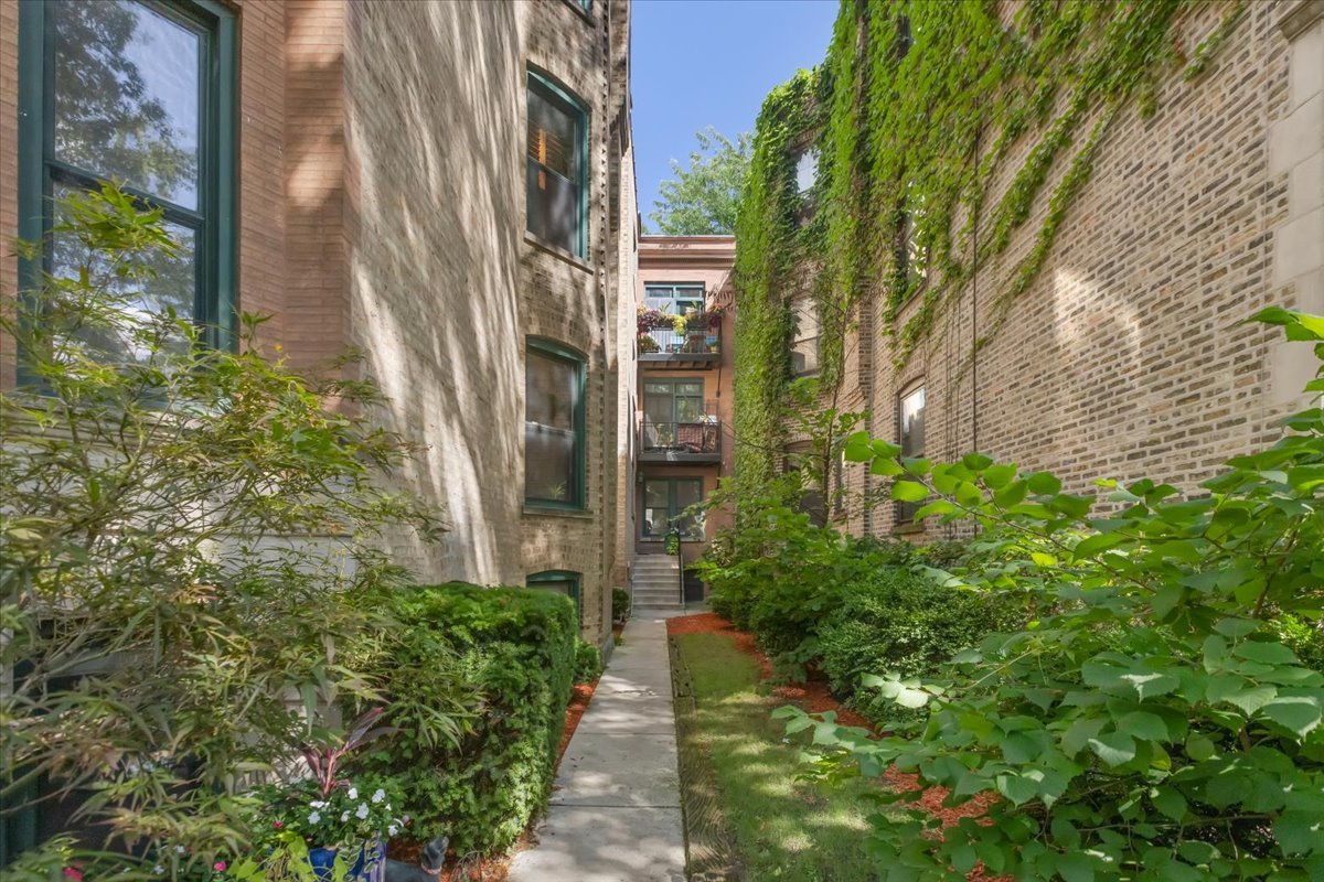 3619 N Wilton Avenue Unit: 3