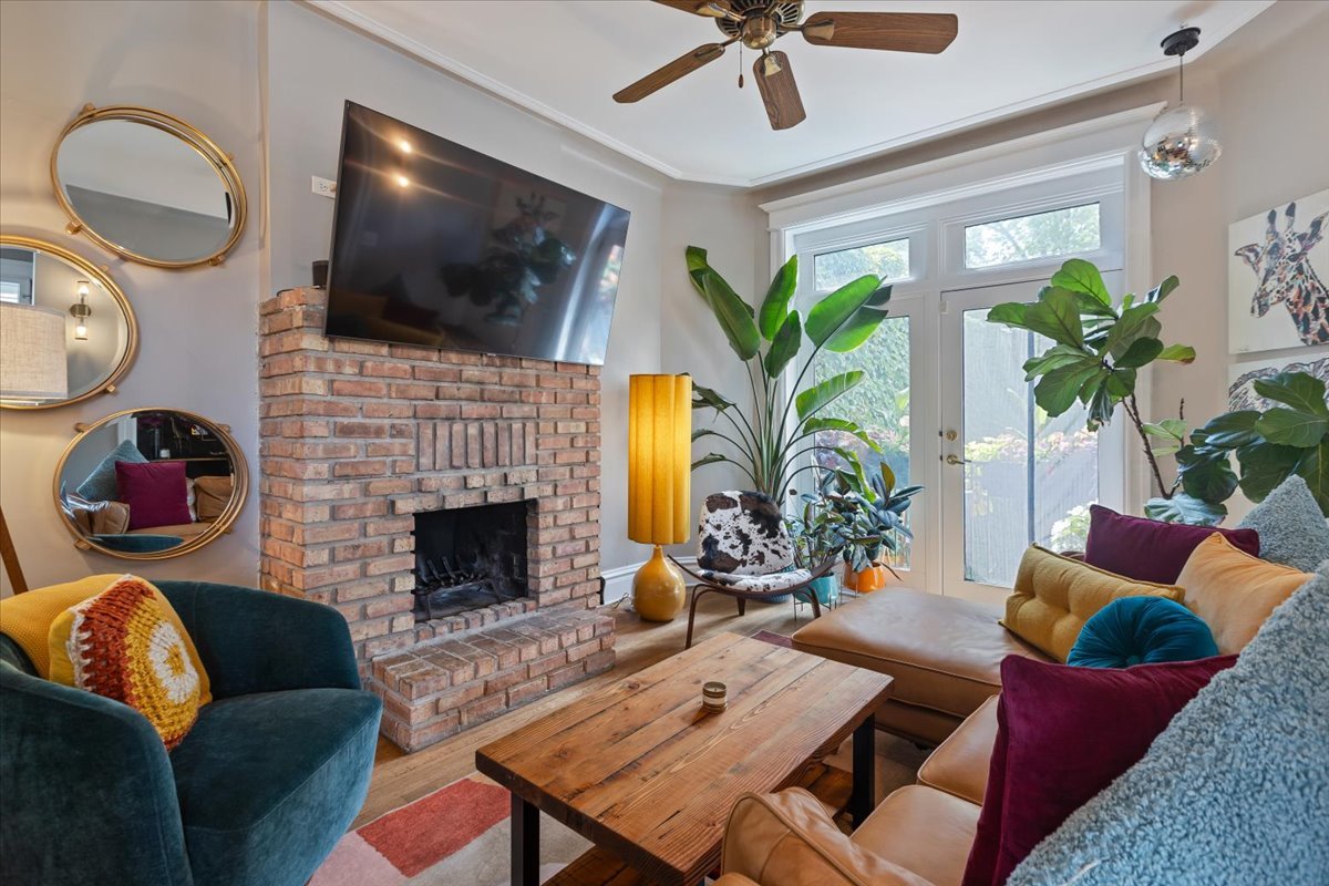 3619 N Wilton Avenue Unit: 3