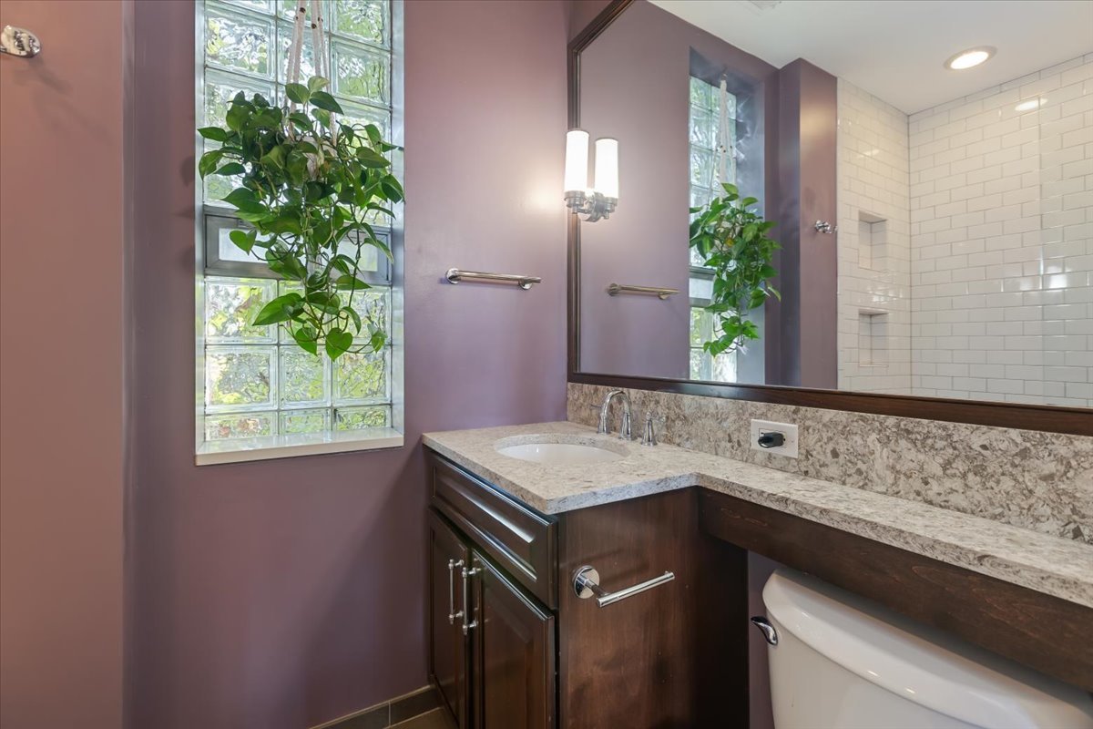 3619 N Wilton Avenue Unit: 3