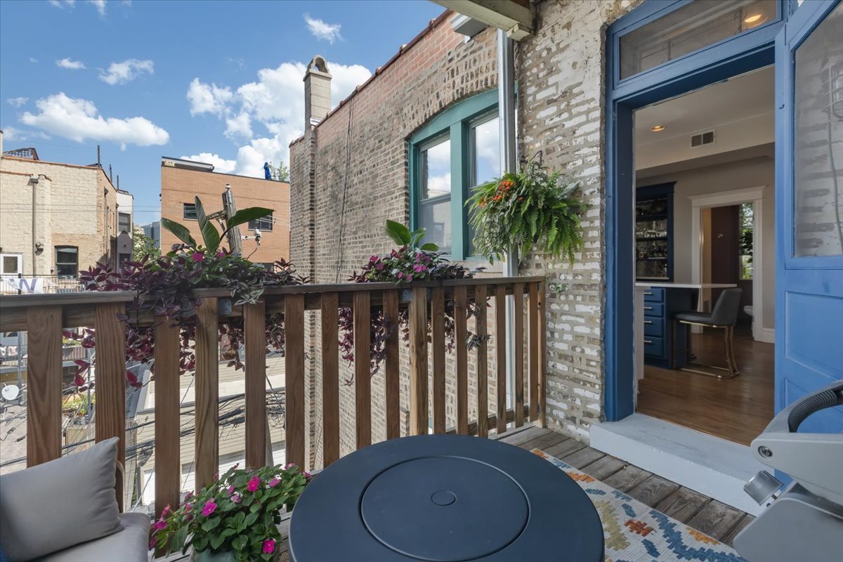 3619 N Wilton Avenue Unit: 3