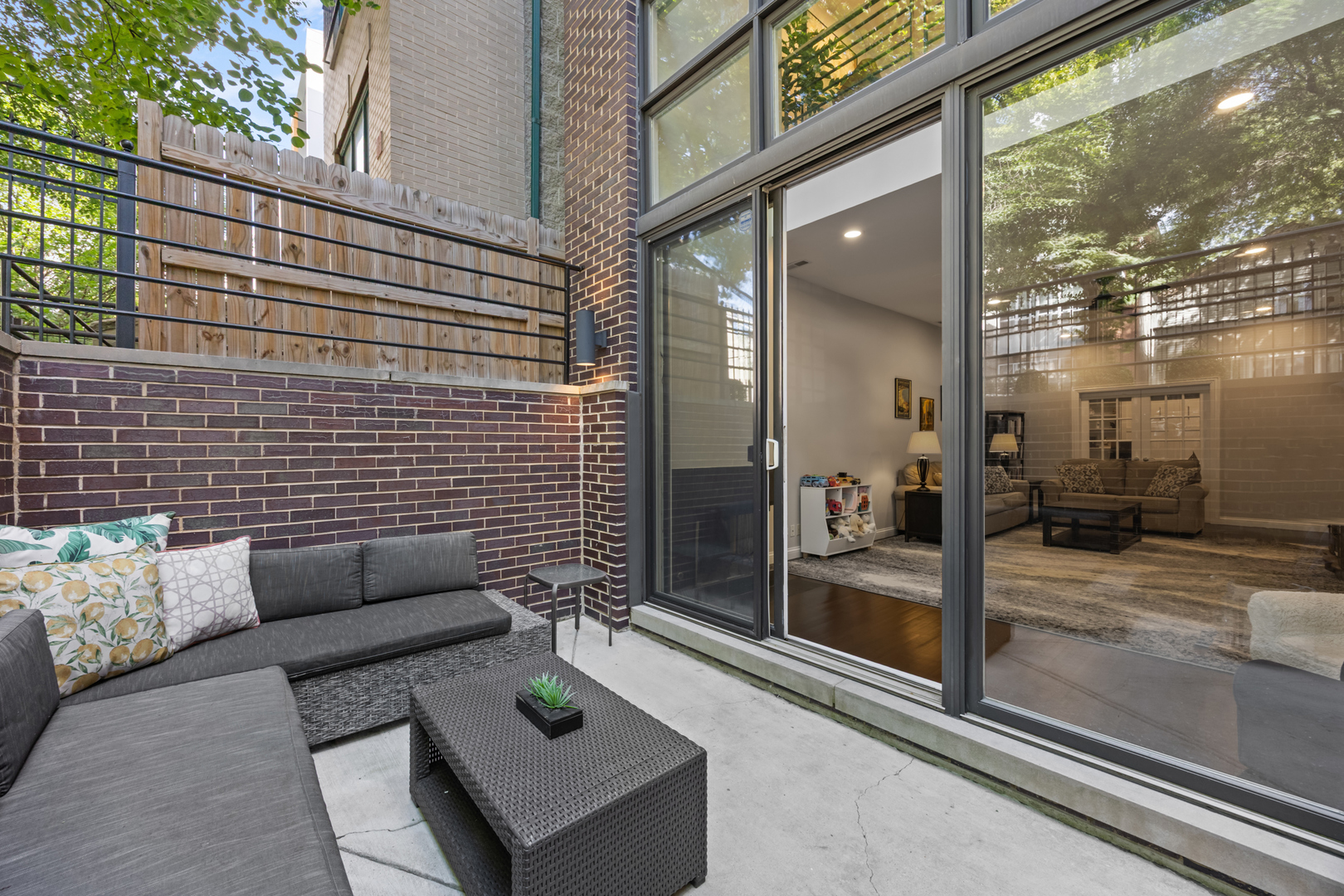 919 N Hermitage Avenue Unit: 1