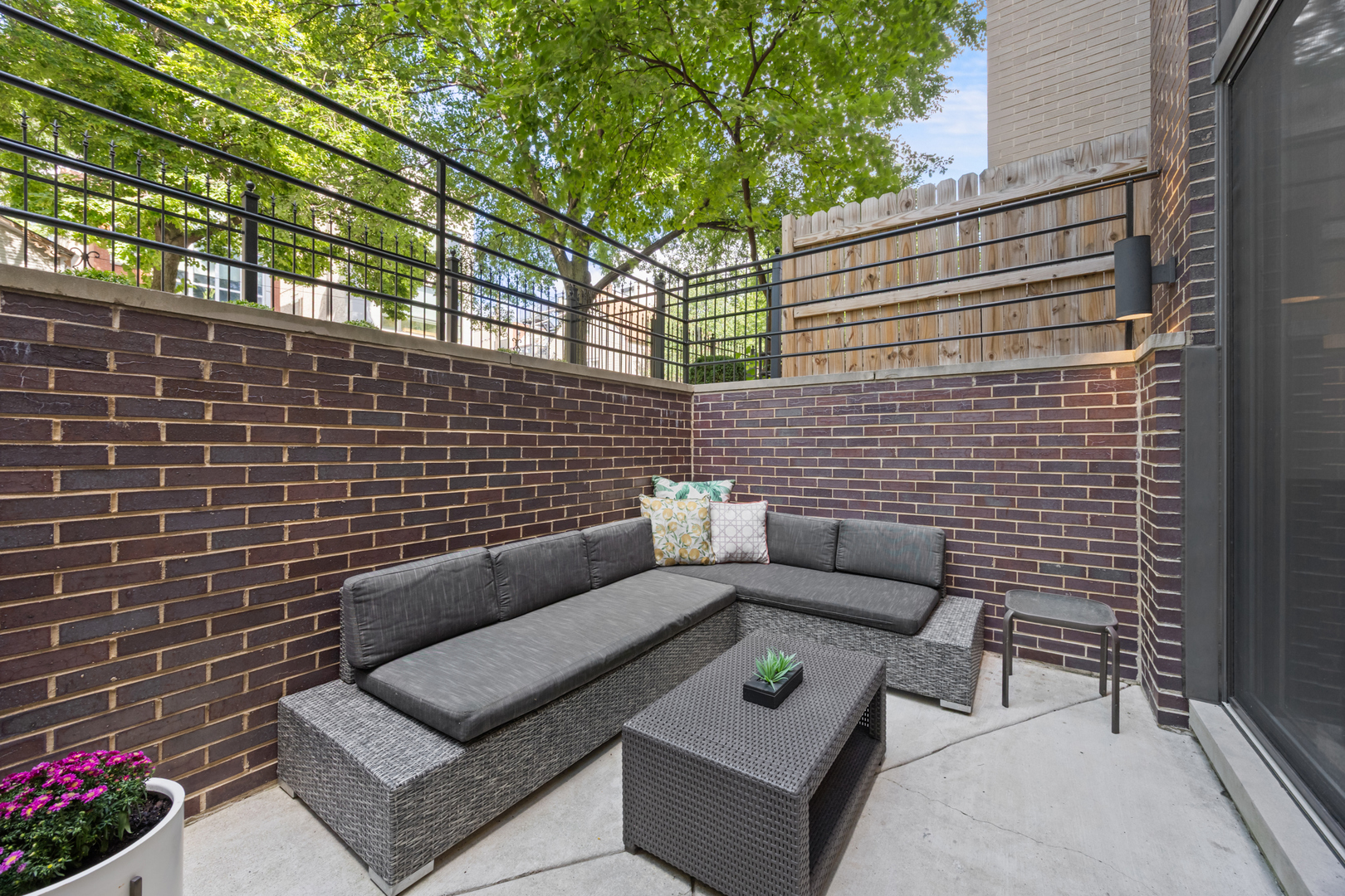 919 N Hermitage Avenue Unit: 1