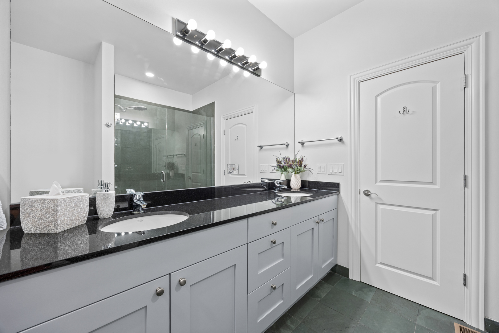 919 N Hermitage Avenue Unit: 1