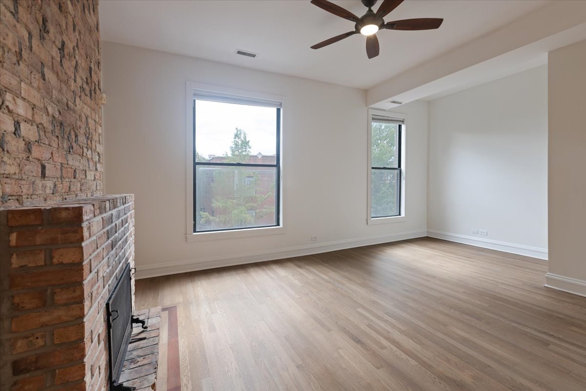 854 W CORNELIA Avenue Unit: 302