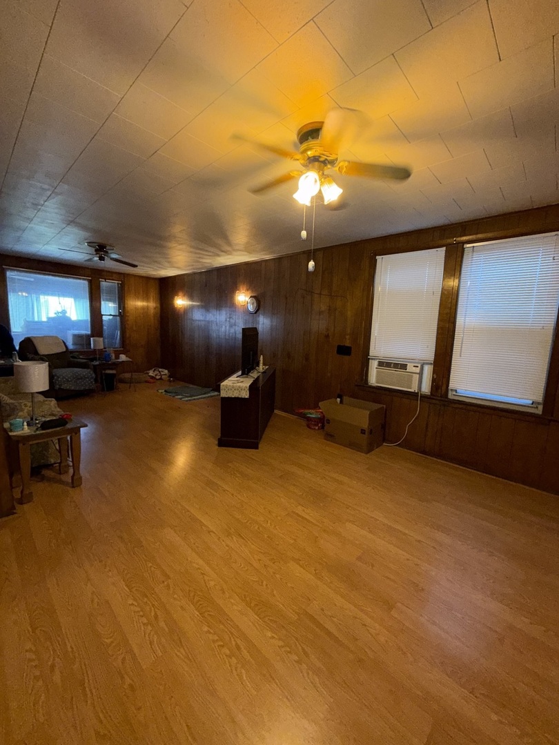 8732 S Buffalo Avenue