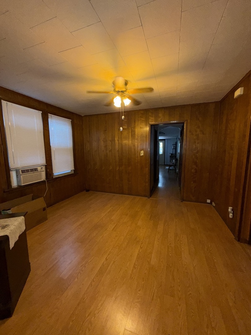 8732 S Buffalo Avenue