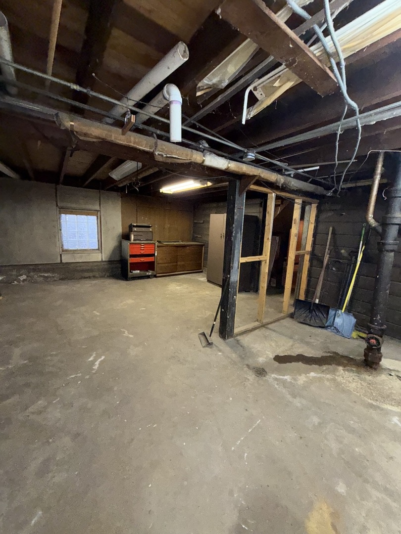 8732 S Buffalo Avenue