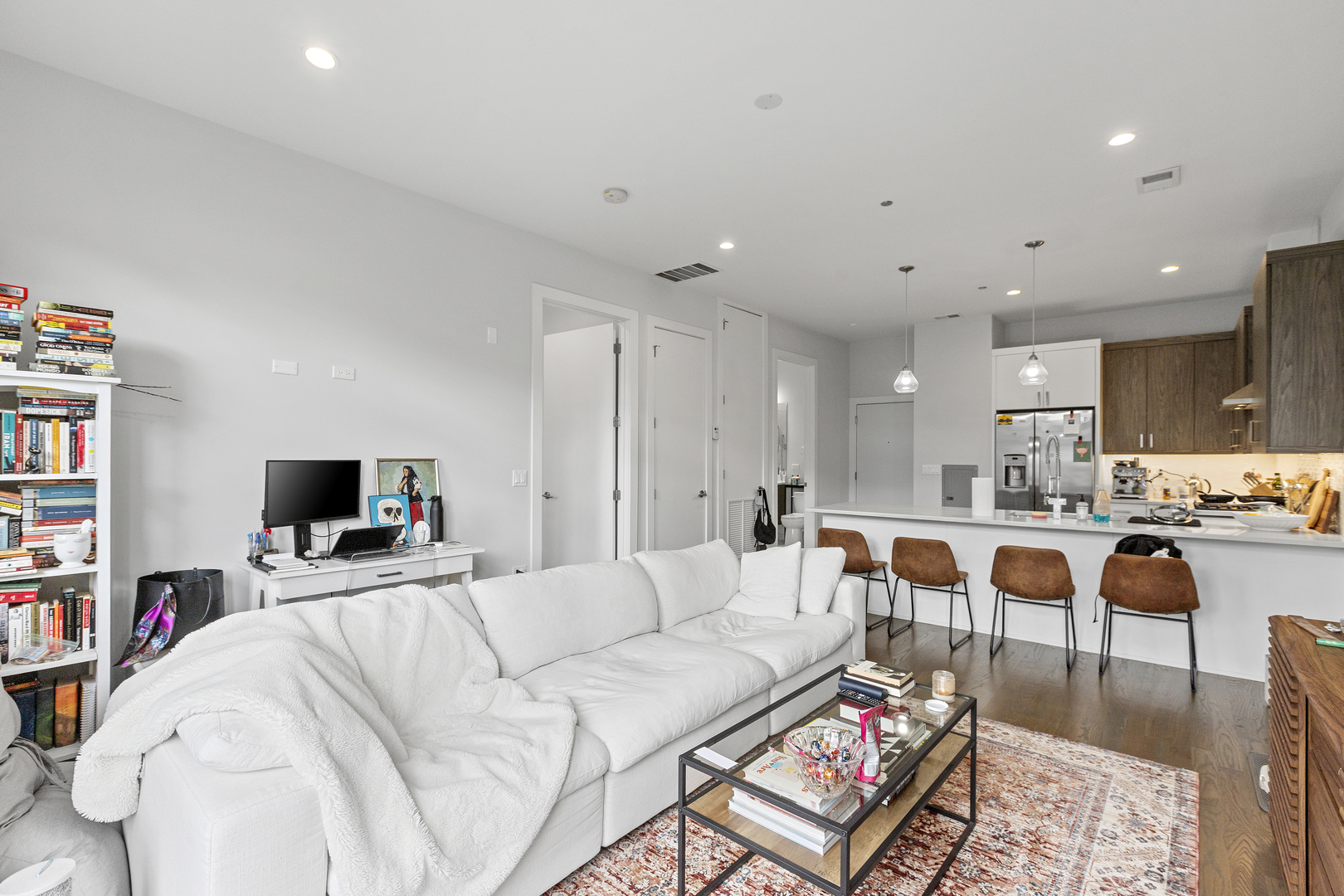 2217 W Madison Street Unit: 406