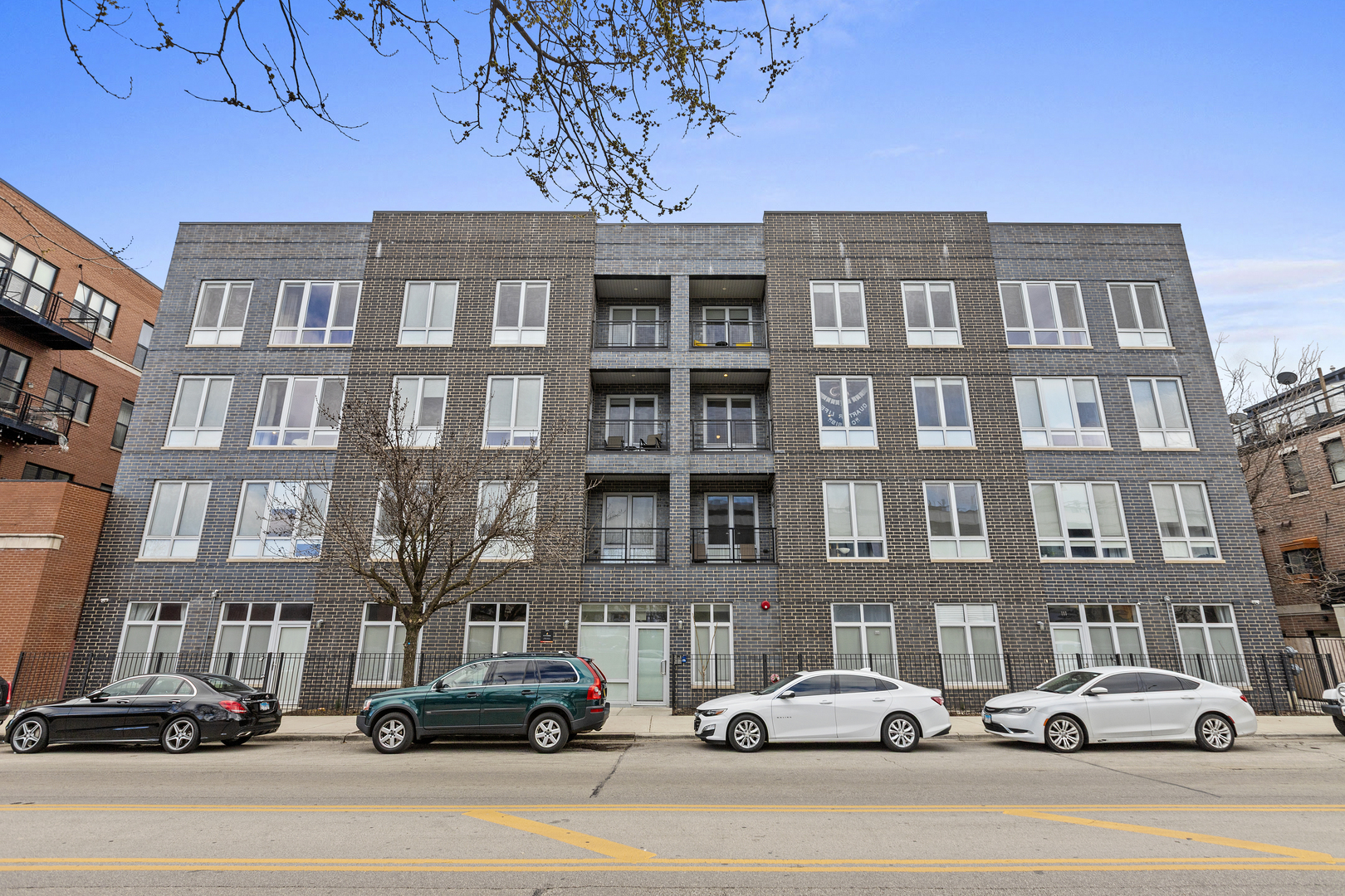2217 W Madison Street Unit: 406