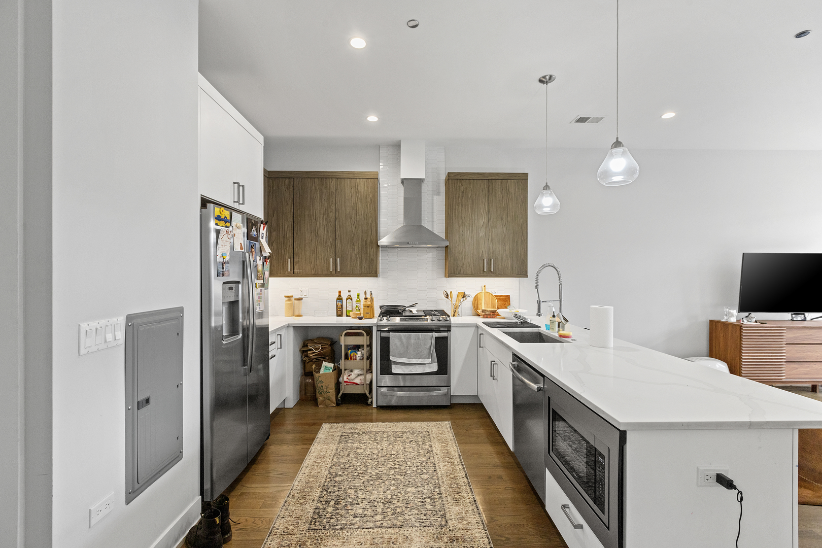2217 W Madison Street Unit: 406