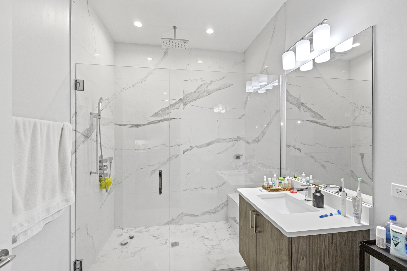 2217 W Madison Street Unit: 406