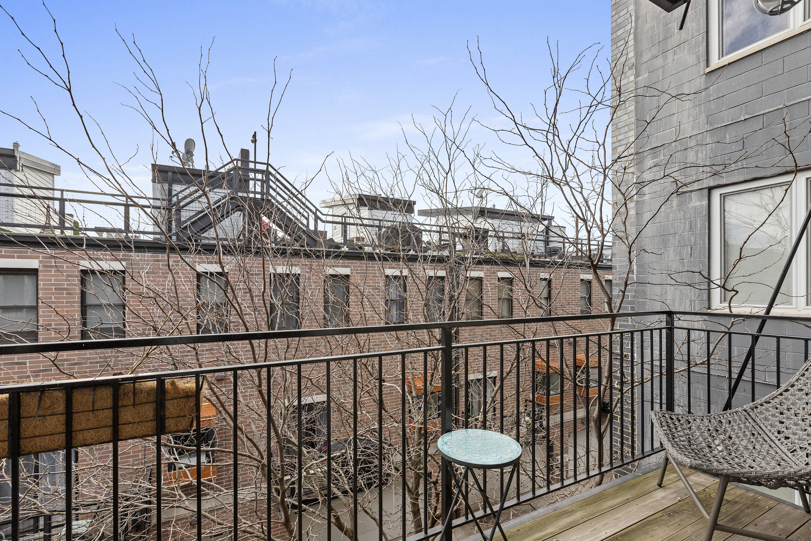 2217 W Madison Street Unit: 406