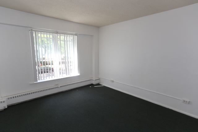 7333 N Ridge Boulevard Unit: 205