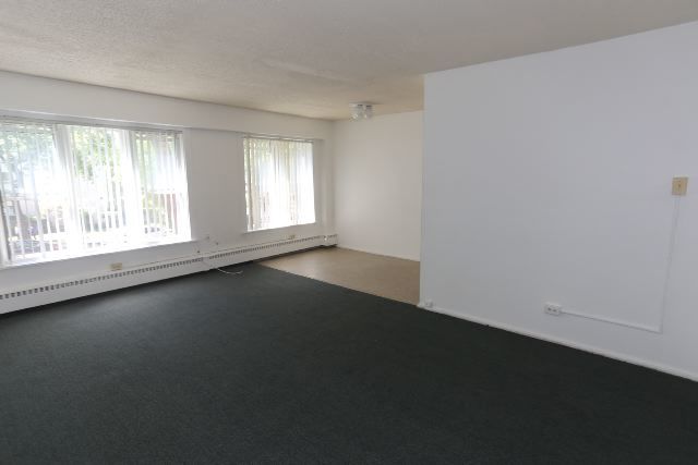 7333 N Ridge Boulevard Unit: 205