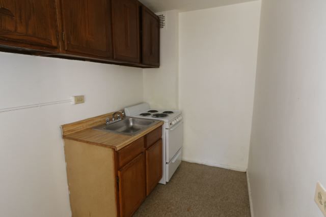 7333 N Ridge Boulevard Unit: 205