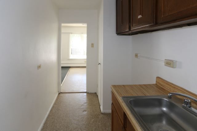 7333 N Ridge Boulevard Unit: 205