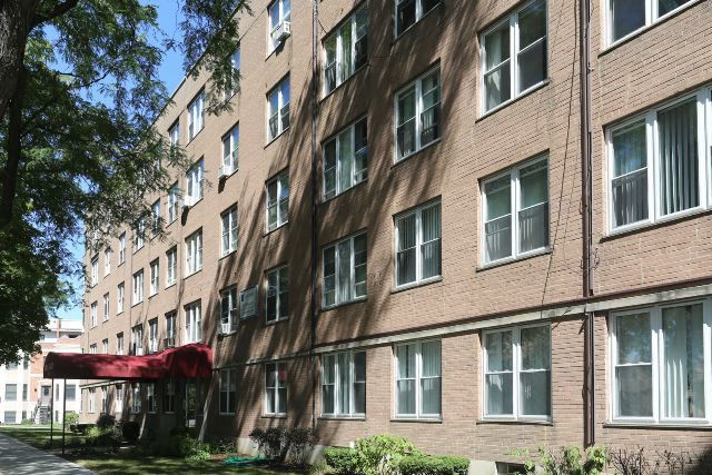 7333 N Ridge Boulevard Unit: 205