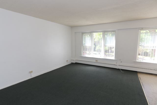 7333 N Ridge Boulevard Unit: 205