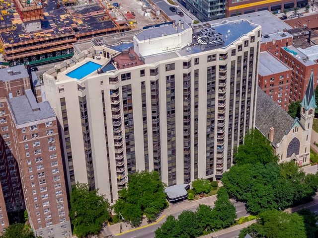 1120 N La Salle Drive Unit: 9L