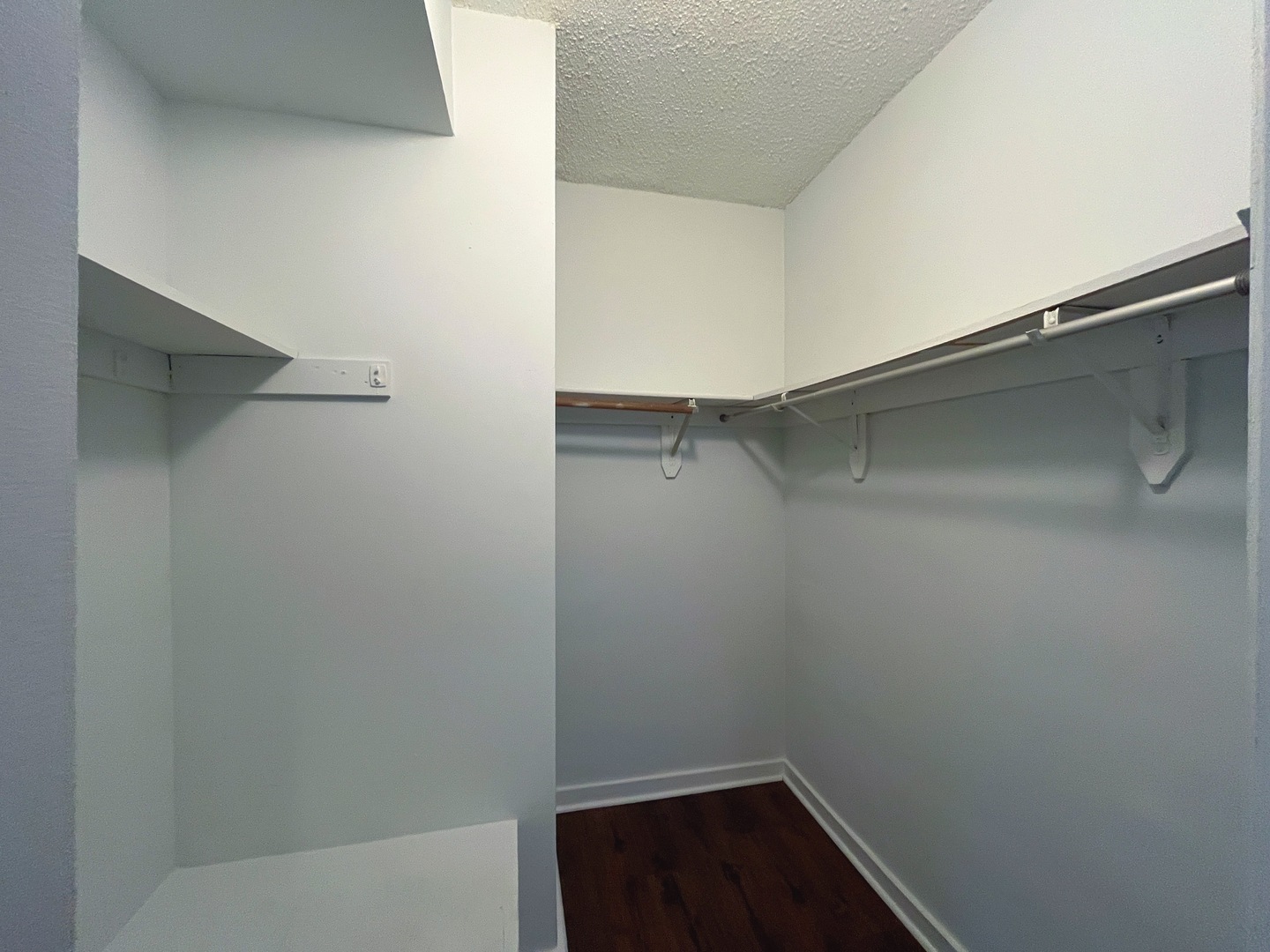 3727 N Pine Grove Avenue Unit: 403