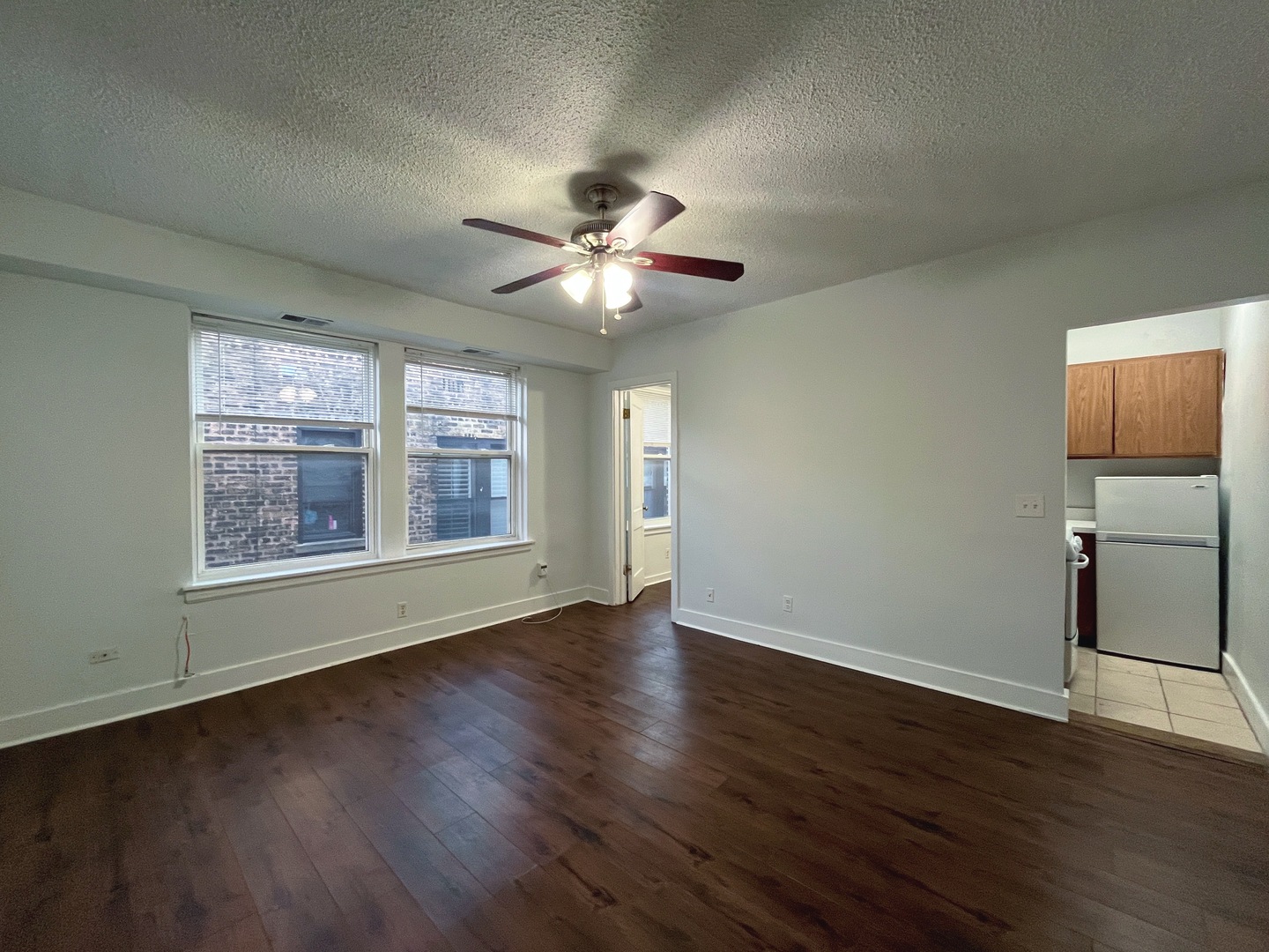 3727 N Pine Grove Avenue Unit: 403