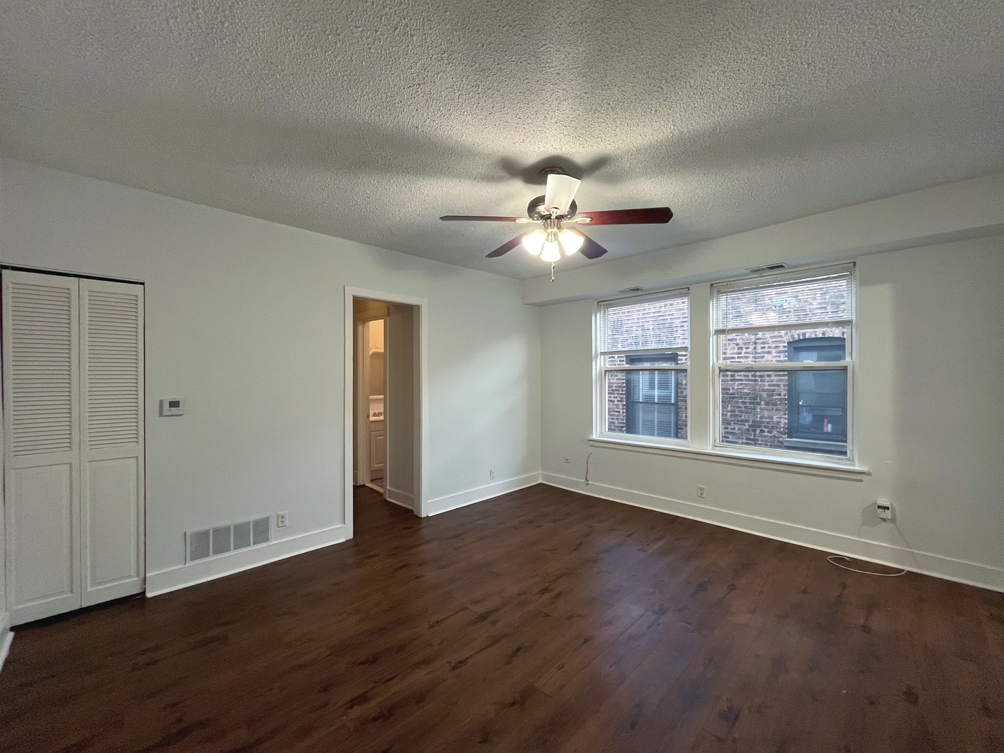 3727 N Pine Grove Avenue Unit: 403