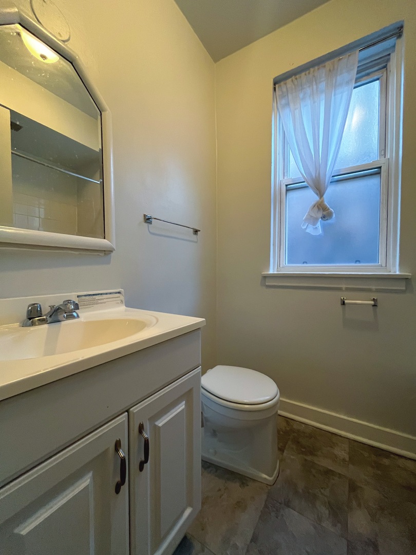 3727 N Pine Grove Avenue Unit: 403
