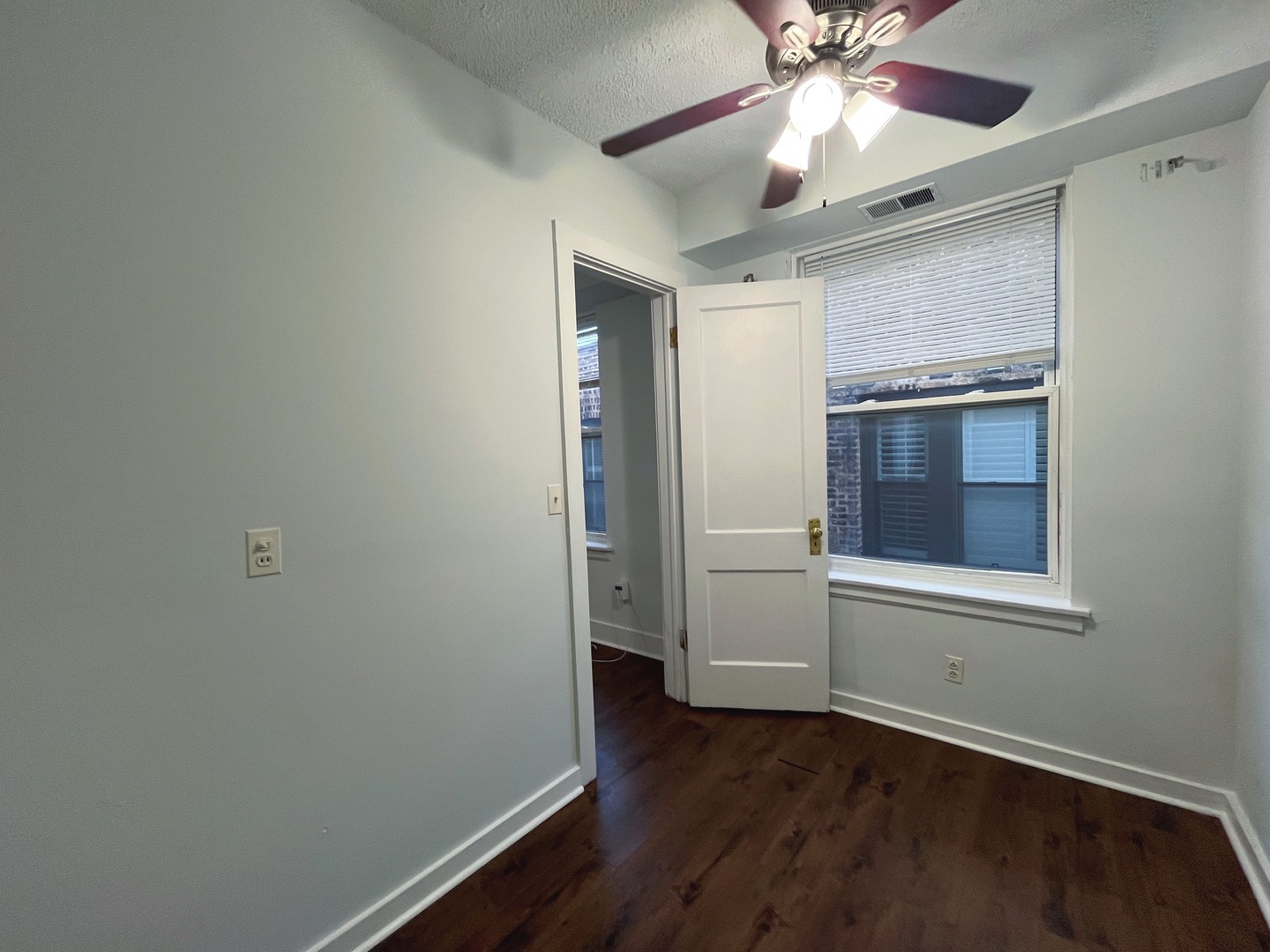 3727 N Pine Grove Avenue Unit: 403