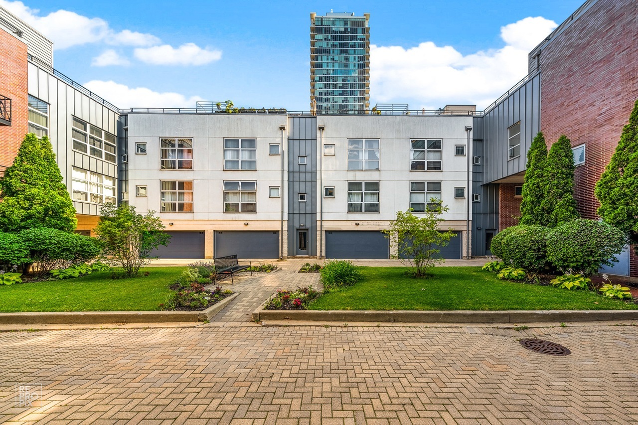 1808 S Michigan Avenue Unit: 1