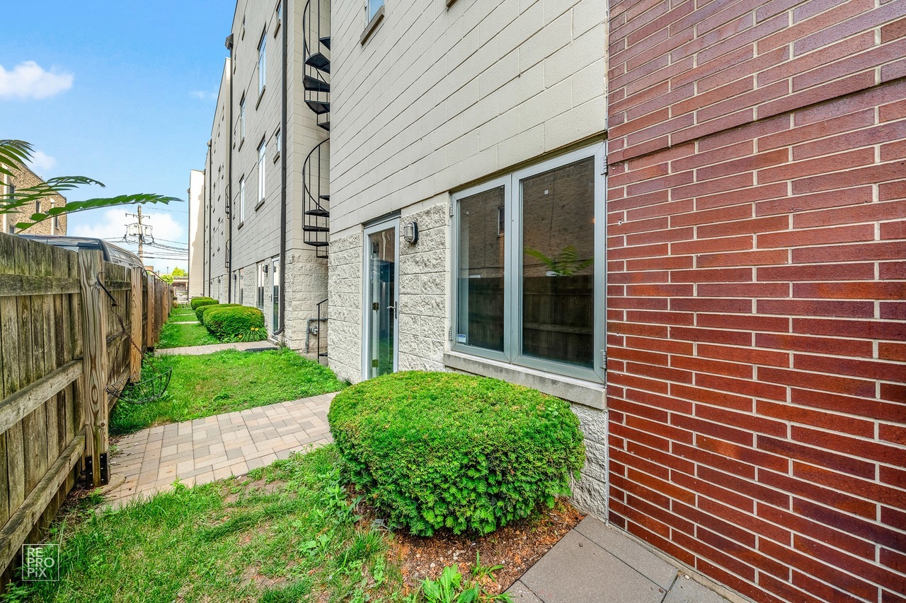 1808 S Michigan Avenue Unit: 1