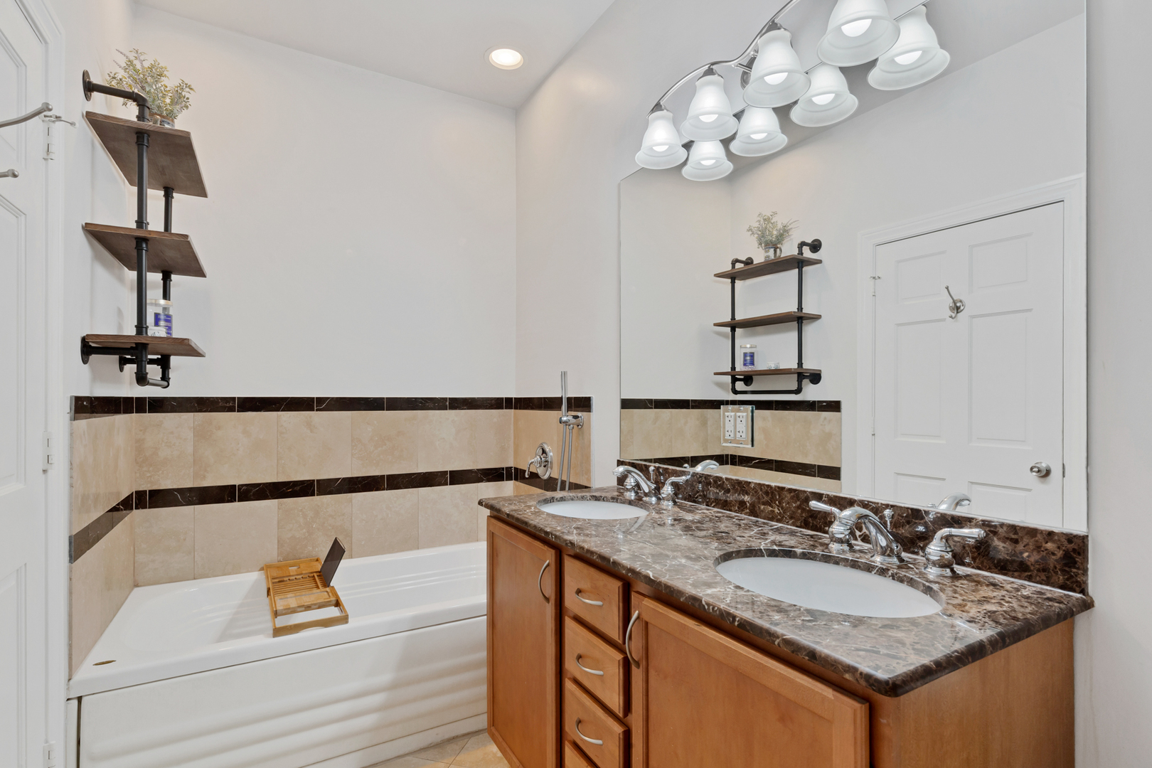 2457 W FOSTER Avenue Unit: 1