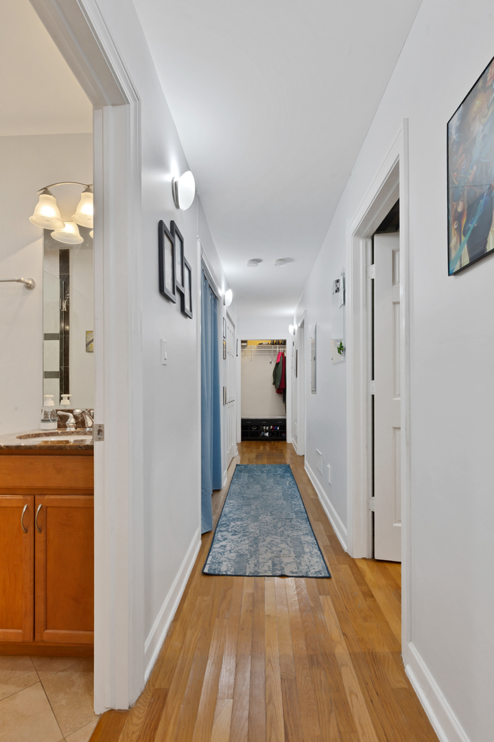 2457 W FOSTER Avenue Unit: 1