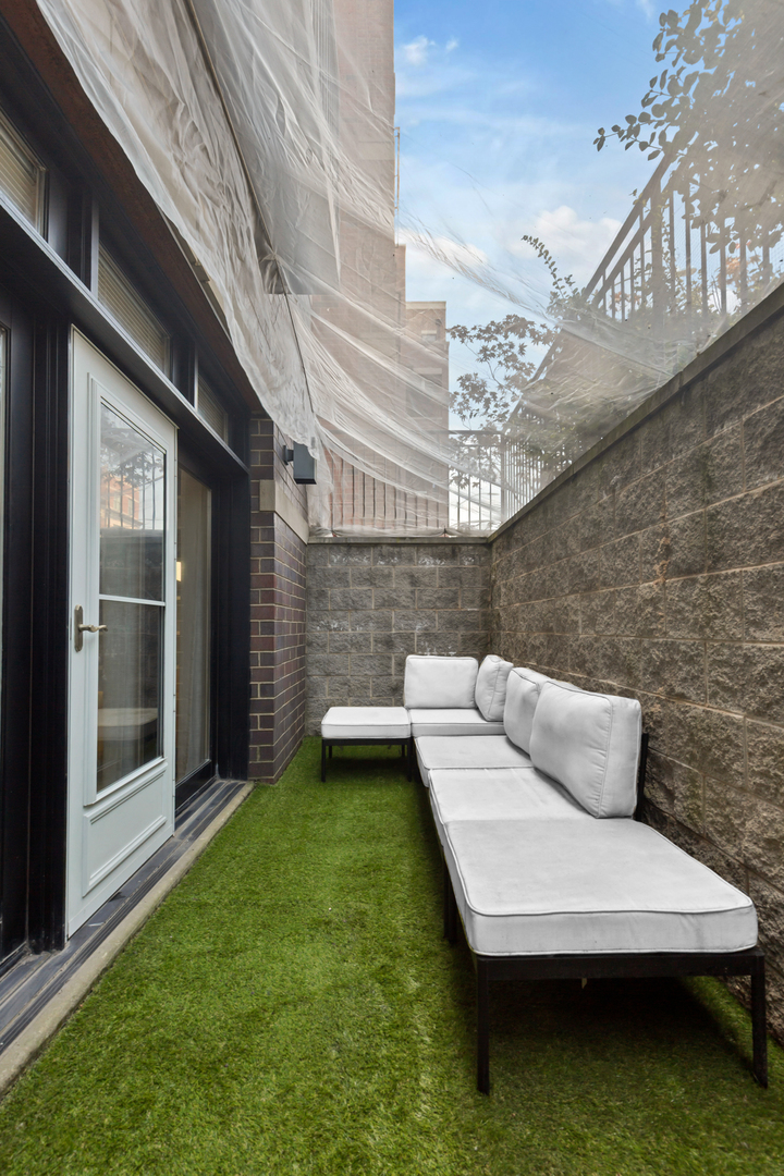 2457 W FOSTER Avenue Unit: 1
