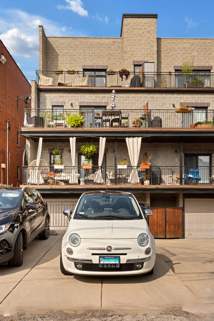 2457 W FOSTER Avenue Unit: 1