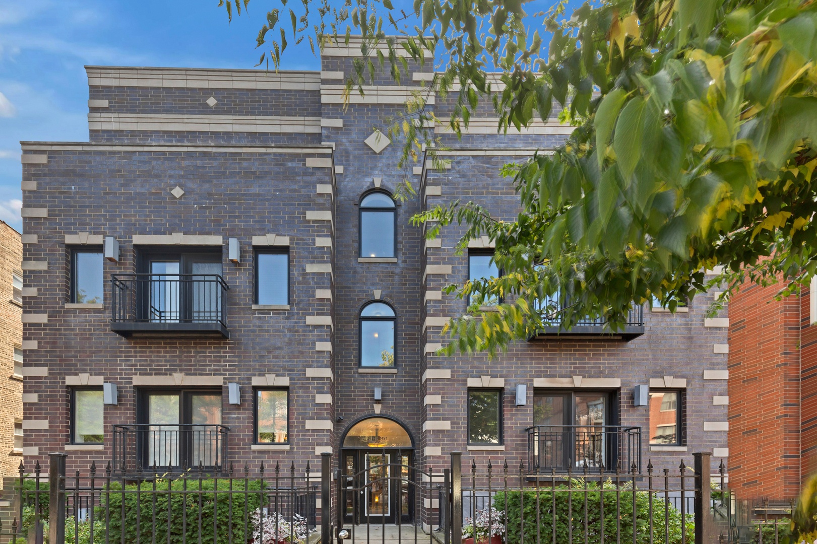 2457 W FOSTER Avenue Unit: 1