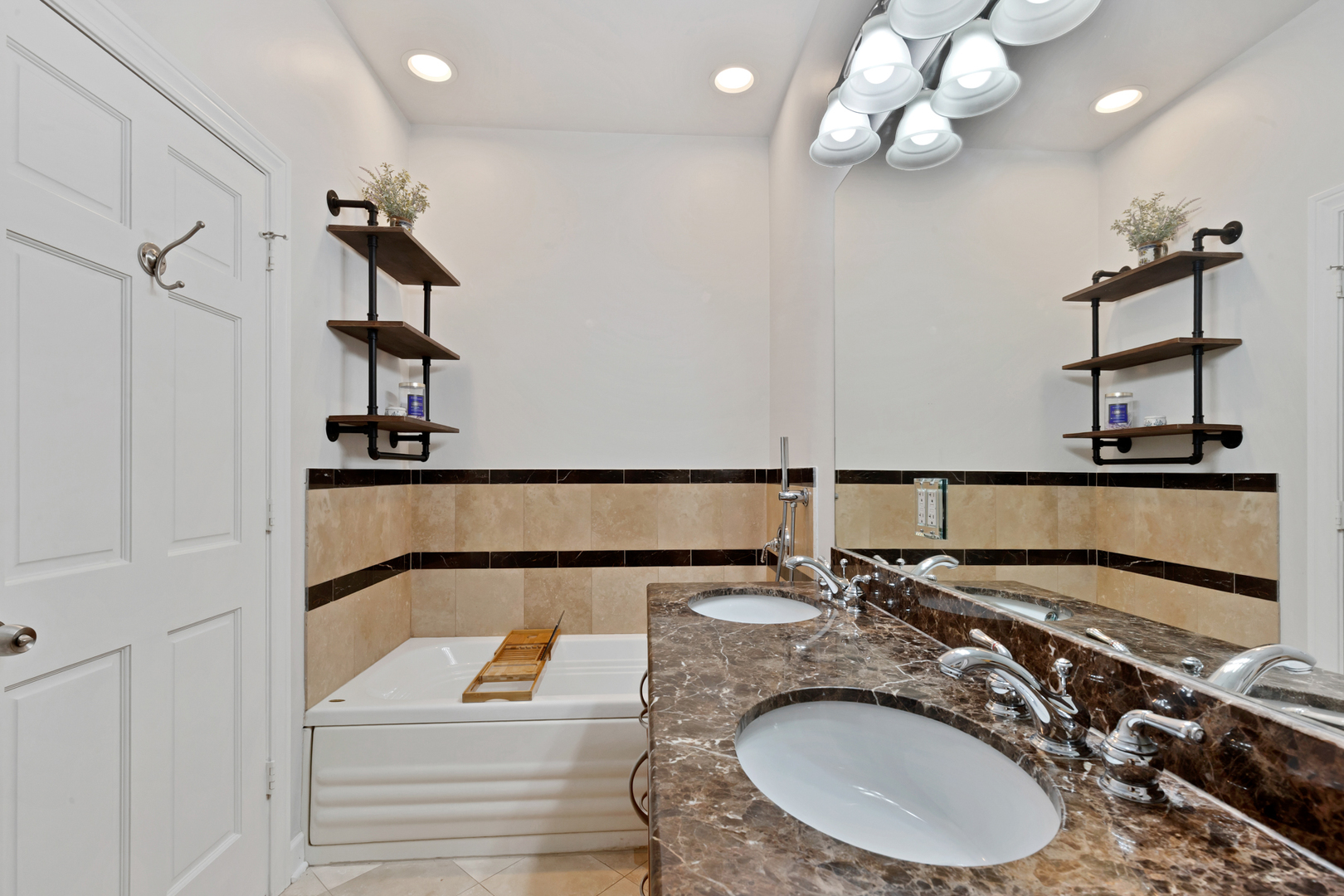2457 W FOSTER Avenue Unit: 1