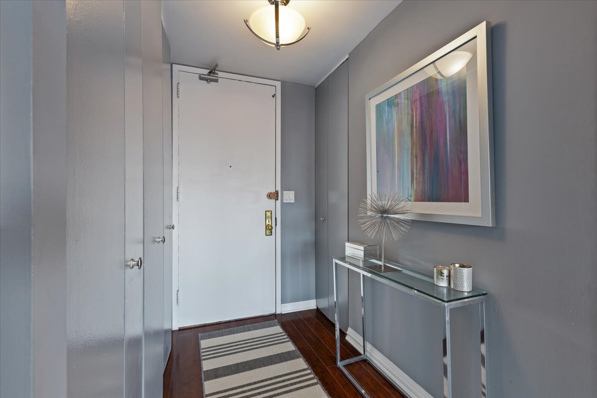 655 W IRVING PARK Road Unit: 1004